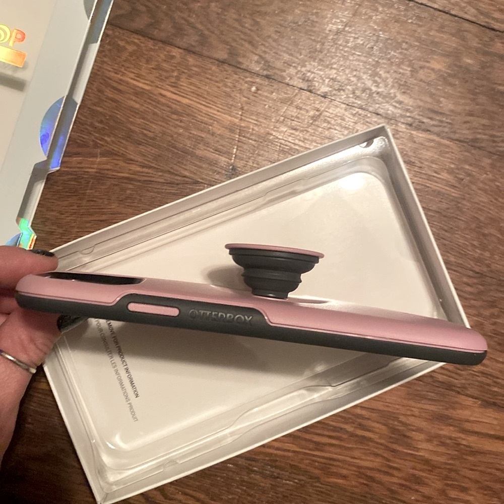 Otterbox iPhone 11 Pro Max - Picture 4 of 4